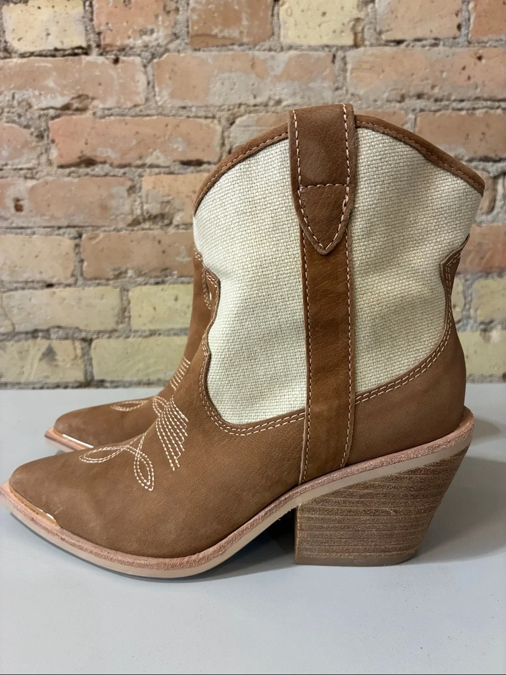 Dolce Vita Nashe Brown and Cream Western Ankle Boots, 6.5 - Picture 3 of 8